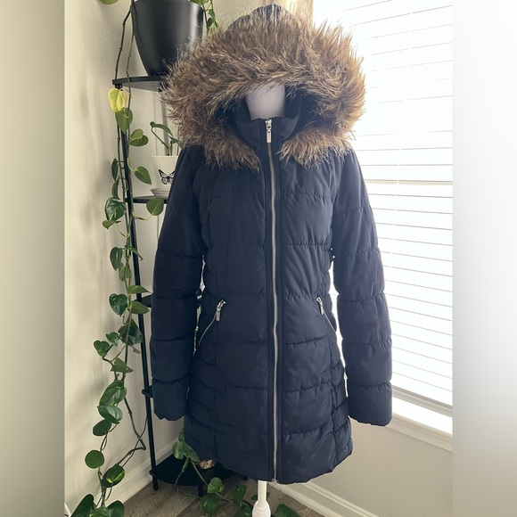 H&M Women's Navy Puffer Jacket with Faux Fur Trim - Picture 2 of 9